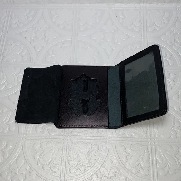 EUC Strong Black Leather Badge Holder/Wallet - Picture 5 of 7